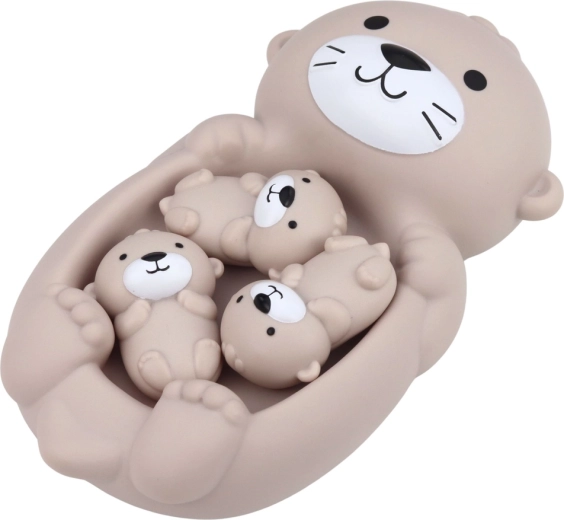 Plavajoča družinica vidric za čutno zabavo