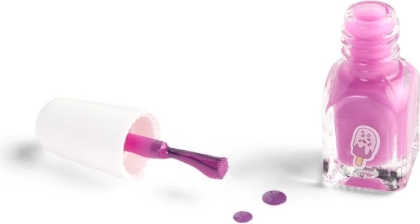 Stiliranje nohtov z 2 laki