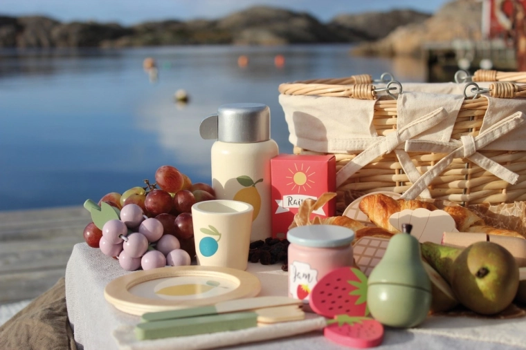 Piknik košara in odeja za igro doma in na prostem