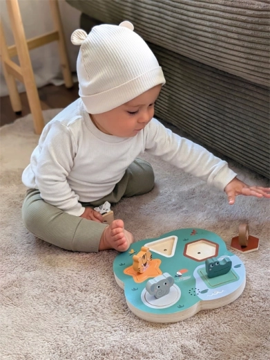 Razvija fino motoriko in koordinacijo