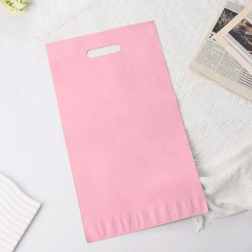 Udobno nošenje zaradi vgrajenega ročaja