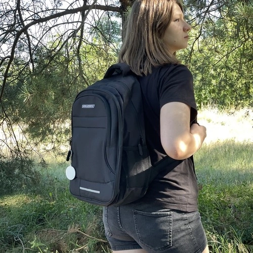 Comfortable ergonomic straps and breathable back