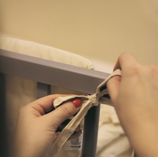 Enostavno in čvrsto pritrjevanje s trakovi