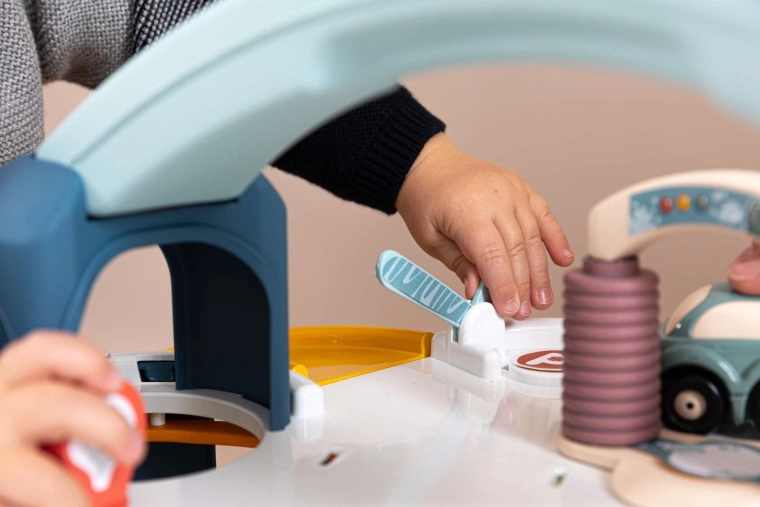 Interaktivno dvigalo in avtopralnica kot v resnici