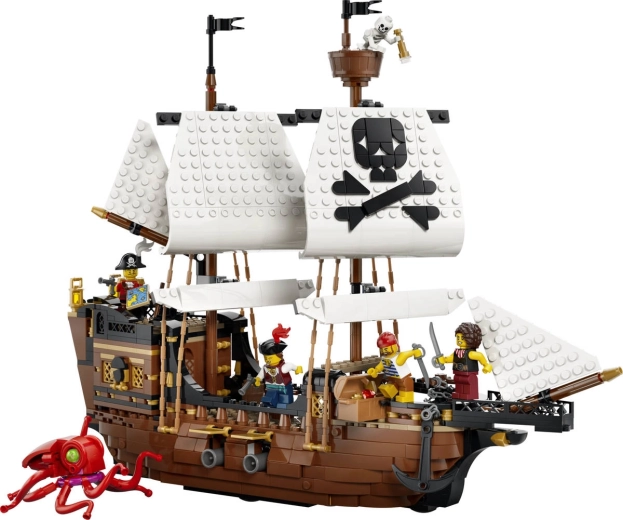 Velika piratska ladja, polna podrobnosti