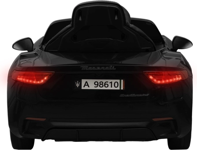 Licencirana zasnova MASERATI z realističnimi podrobnostmi