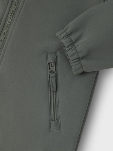 Thoughtful details: zip pockets and chin guard