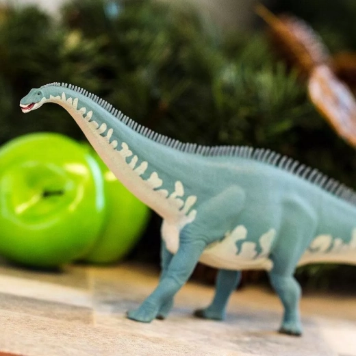 Extra-large figurine for a proper dose of dinosaur fun