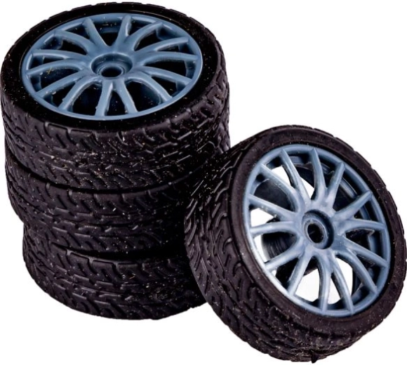 4WD pogon in drift pnevmatike za nadzorovan zdrs