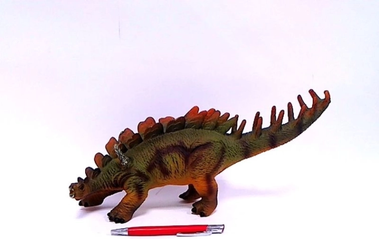 Mehki plišasti dinozaver z zvokom