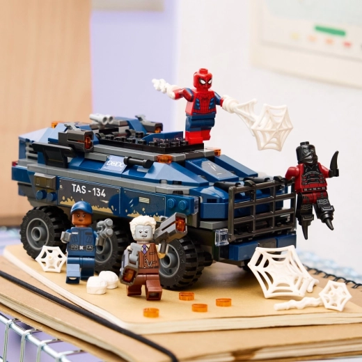 4 minifigure in dodatki za Marvelove zgodbe