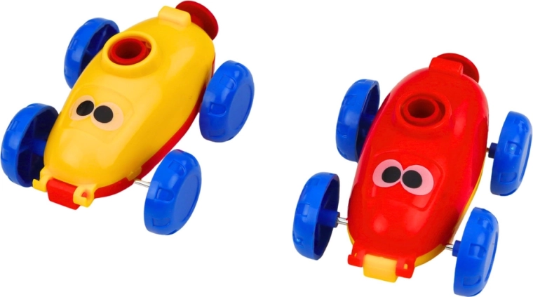 Dva avtomobilčka in barvni baloni