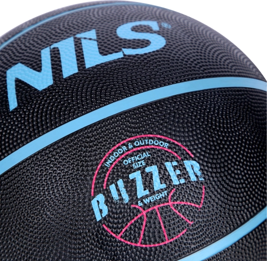 Pripravljena za igro na prostem in v dvorani