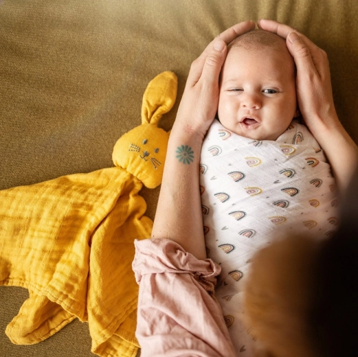 Pomirjujoča ropotuljica v glavici