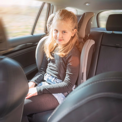 Stabilna namestitev ISOFIX in udobno nastavljanje položaja