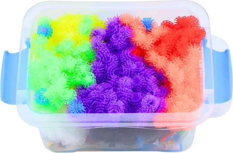 Praktična shranjevalna škatla za na pot in domov