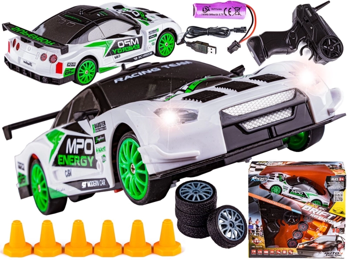 RC drift avto Nissan GT-R 1:24 2,4 GHz 4WD belo
