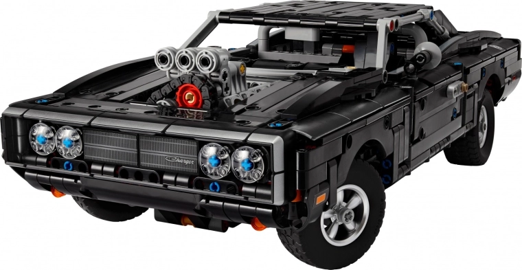 Motor V8 s kompresorjem in realistično pogonsko zasnovo