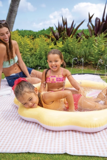 Vgrajena fontana za osvežujočo vodno igro