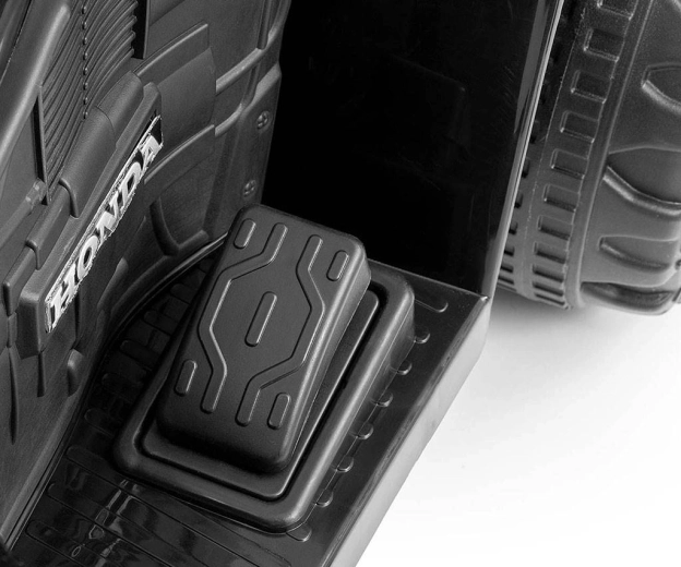 Preprosto upravljanje s pedalom in udoben sedež