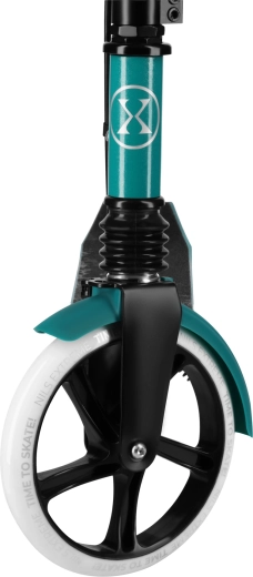 Gladna vožnja zahvaljujoč velikim 200-mm kolesom in ABEC 9