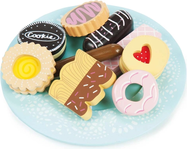 Wooden cookies on a serving plate Le Toy Van