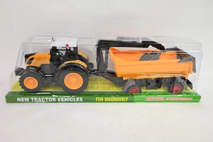Traktor s prikolico in nakladalnim prijemalom
