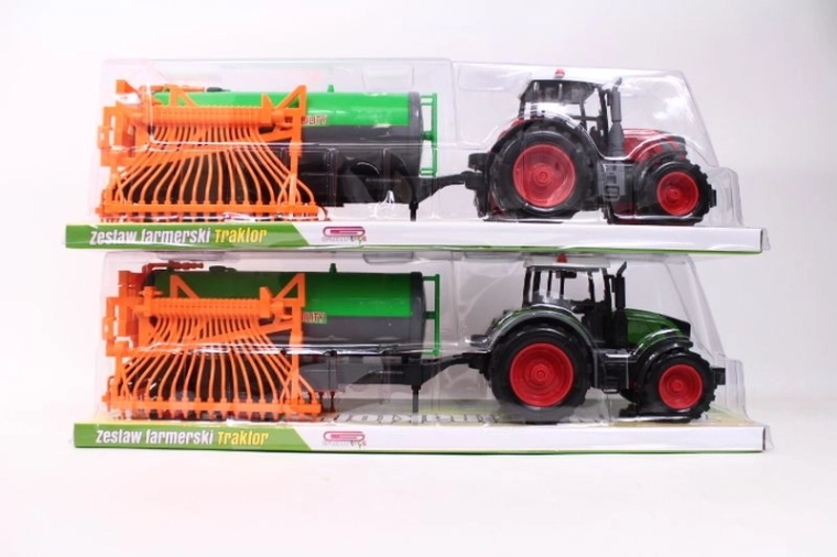 Traktor s kmetijskim strojem