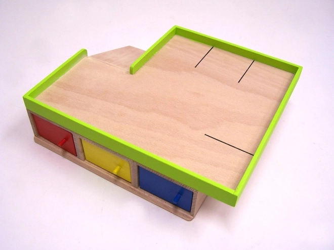 Lesena garaža za 9 avtomobilčkov