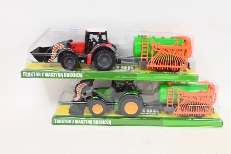 Traktor s čelnim nakladalnikom in kmetijskim strojem