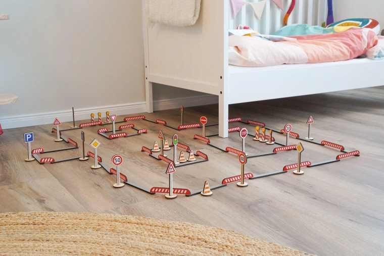 FlexiRoads wooden road construction set (135 pieces)