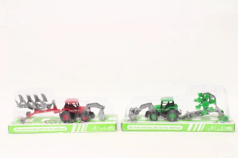 Traktor s kmetijskim strojem