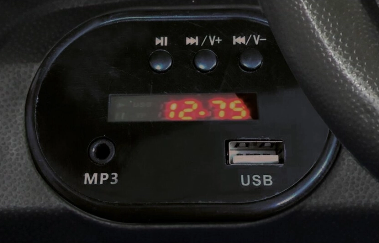 Jamara Audi TT RS otroško električno vozilo s soundboardom