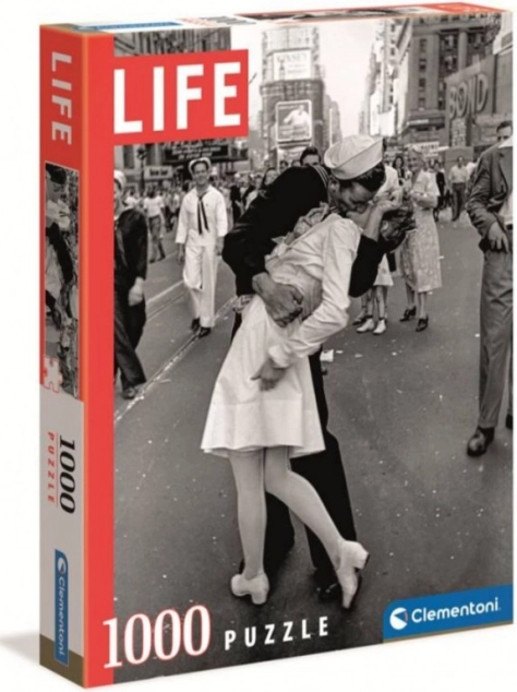 Clementoni sestavljanka Life čivava, 1000 koščkov – Poljub na Times Squareu