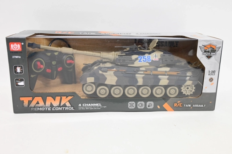 Tank na daljinsko upravljanje Tank Assault v merilu 1:20 – Maskirni – na baterije