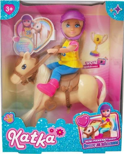 Punčka s konjem za ustvarjalno igro