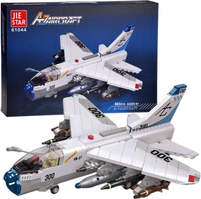 Komplet napadalnega letala 683 kosov