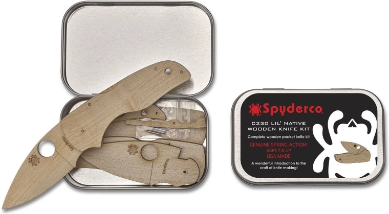 Lesena sestavljanka noža Spyderco Lil' Native v kovinski škatlici