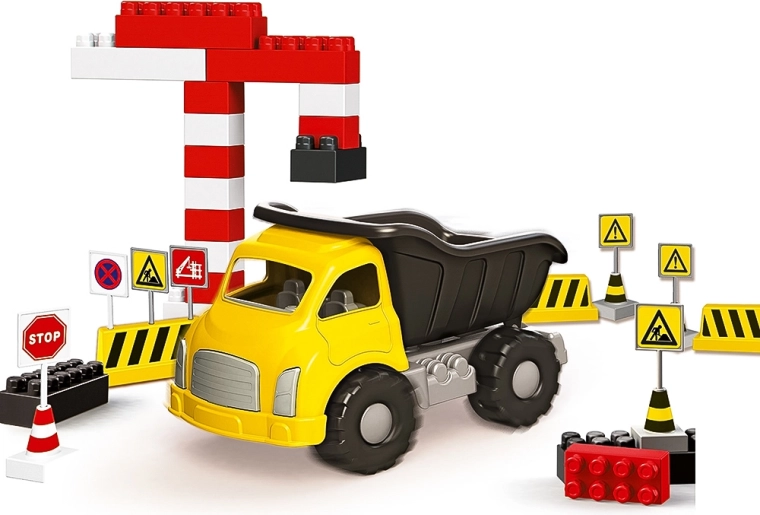 Truck with 40 blocks
