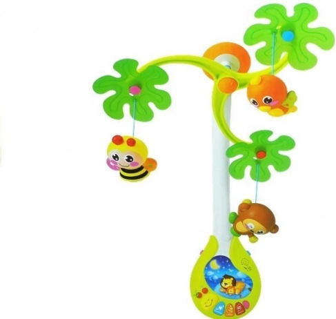 Glasbeni vrtiljak HOLA nad posteljico z glasbeno skrinjico in ropotuljicami