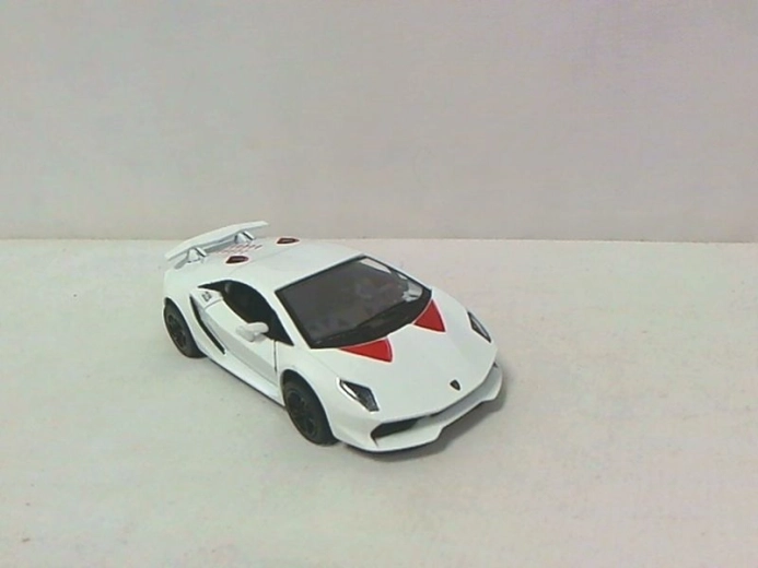 Model avtomobila Lamborghini Sesto – kovinski model 1:38 z odpiralnimi vrati in navijalnim pogonom