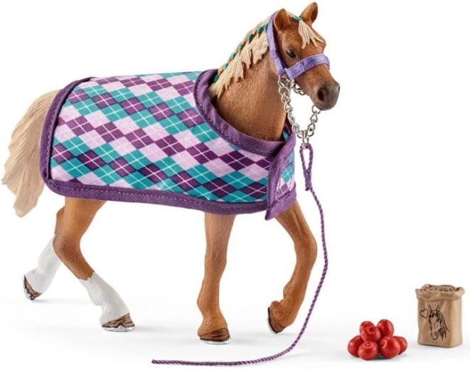 Angleški polnokrvni konj z odejo Schleich
