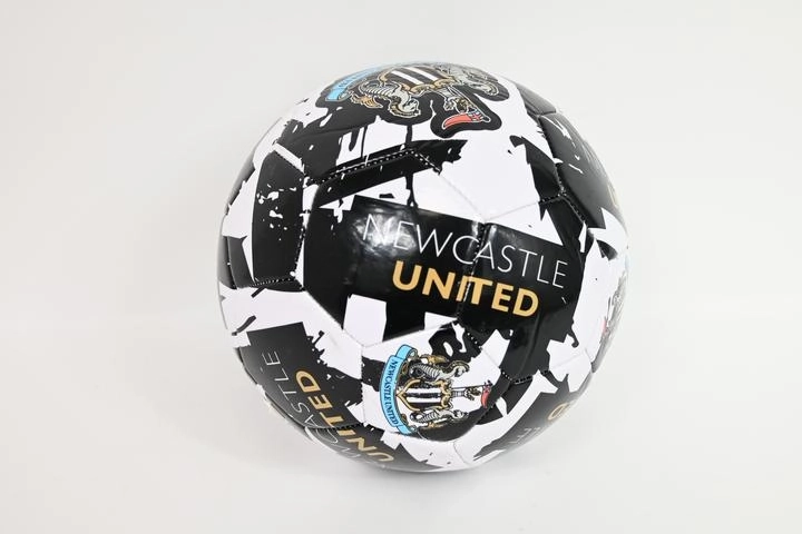 Newcastle United nogometna žoga z grafiti dizajnom, velikost 5