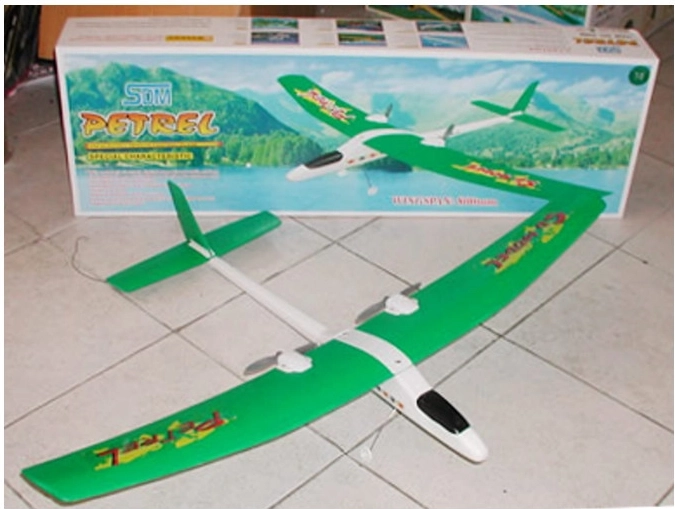 RC letalo Petrel z električnim pogonom in dvokanalnim krmiljenjem