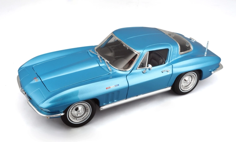 Maisto Chevrolet Corvette 1965 kovinski model 1:18 svetlo moder