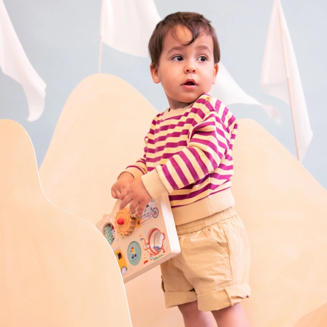 Lesena plošča z aktivnostmi za potovalne dogodivščine