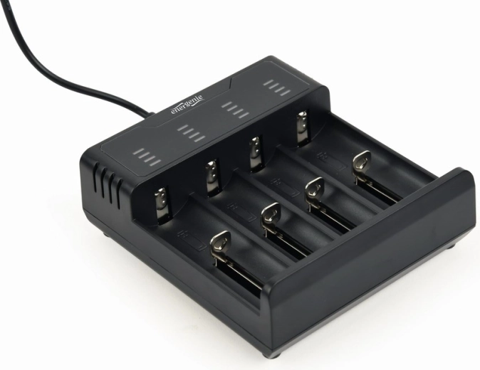 USB polnilnik za akumulatorje Ni‑MH in Li‑ion, črn