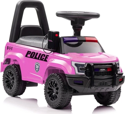 Roza igralna igrača z megafonom