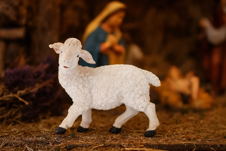 Figura ovce iz polirezina 25 cm