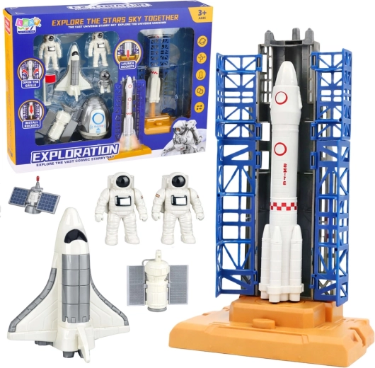 Vesoljski set z raketo, izstrelitvenim stolpom in astronavti